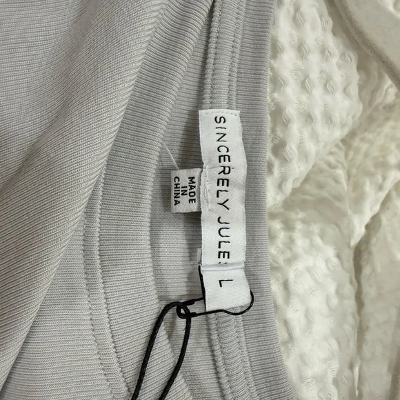 Gray Sleeveless Top - Picture 4 of 4